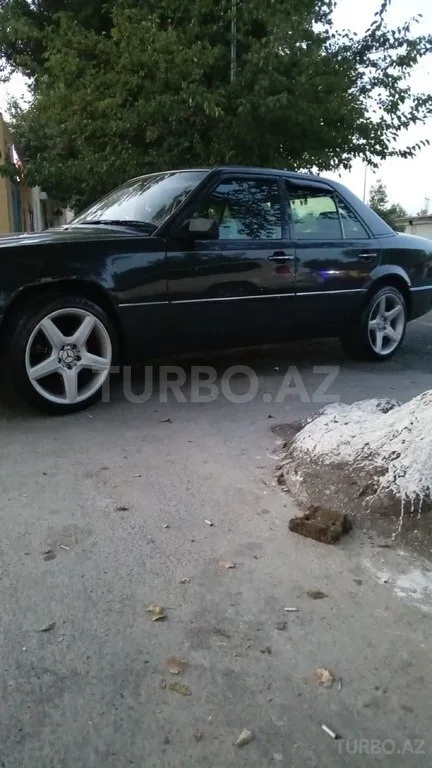 Mercedes E 200 — foto 2/4