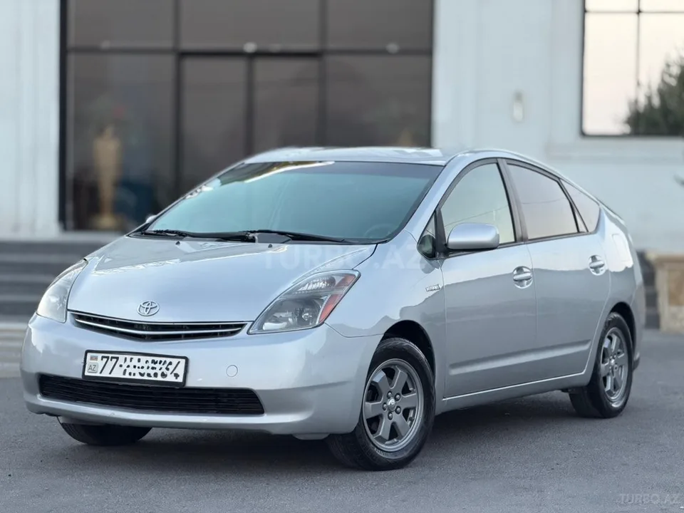 Toyota Prius — фото 1/4