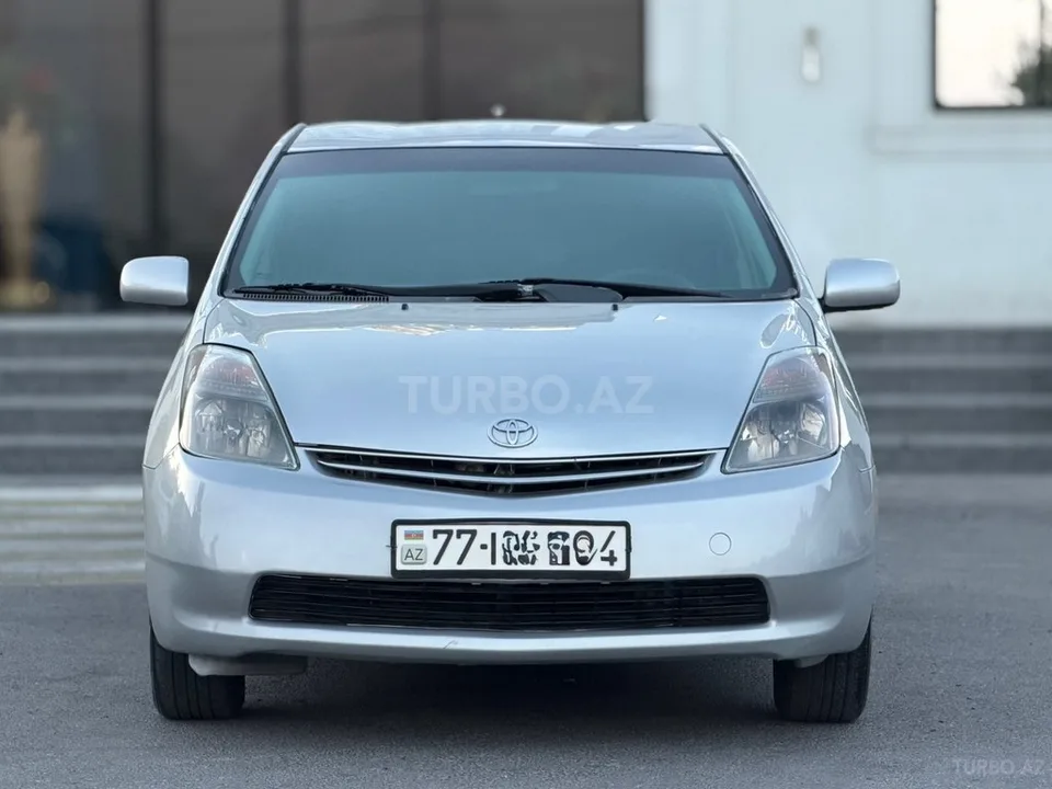 Toyota Prius — фото 3/4