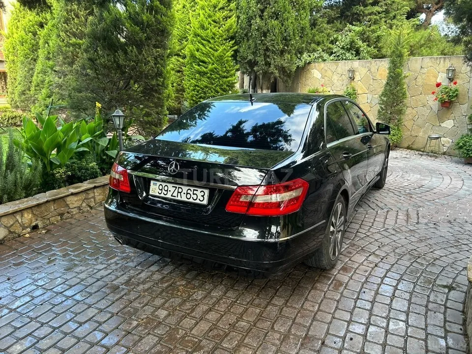 Mercedes E 300 4MATIC — фото 2/4