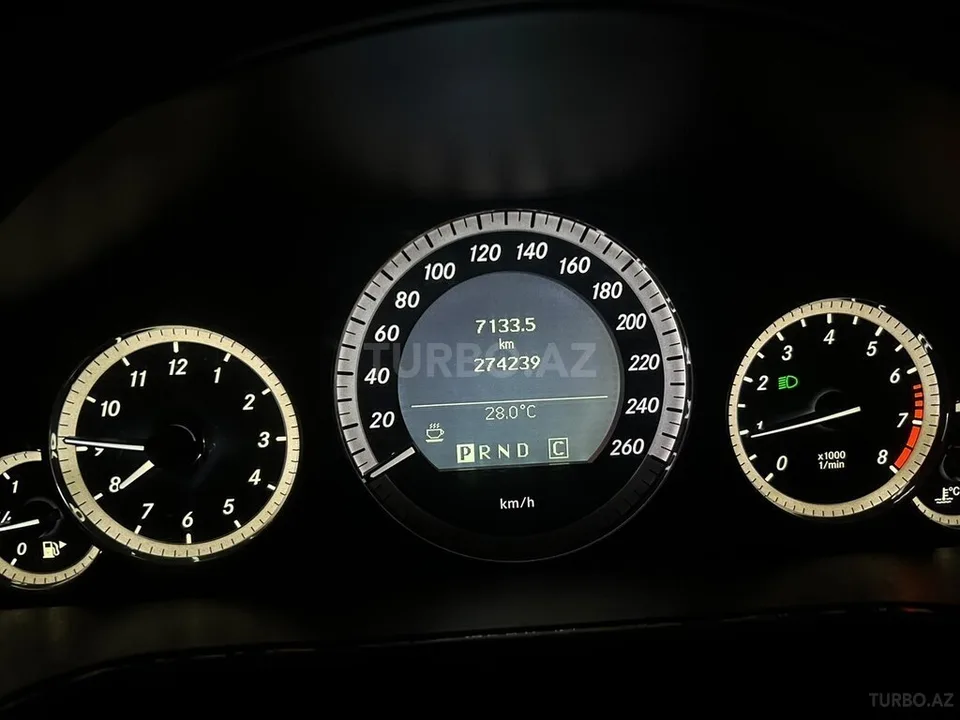 Mercedes E 300 4MATIC — фото 3/4