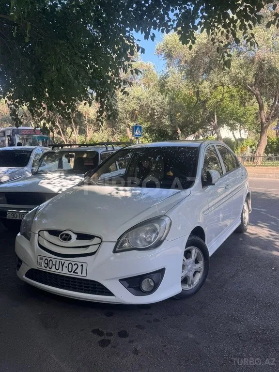 Hyundai Verna — foto 1/4