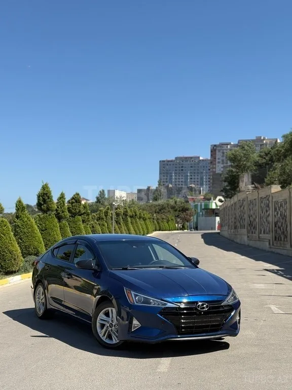 Hyundai Elantra — foto 2/4