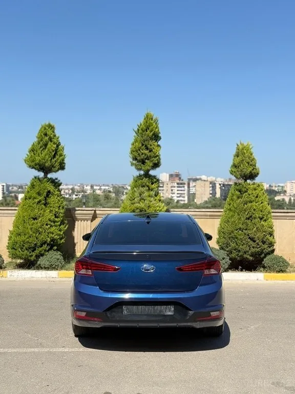 Hyundai Elantra — foto 4/4