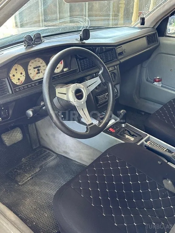 Mercedes 190 — foto 3/4