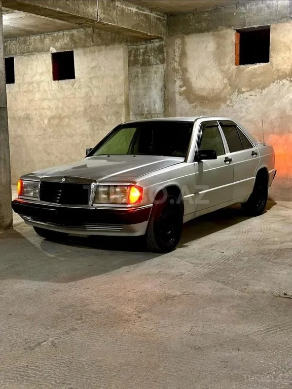Mercedes 190 — foto 4/4