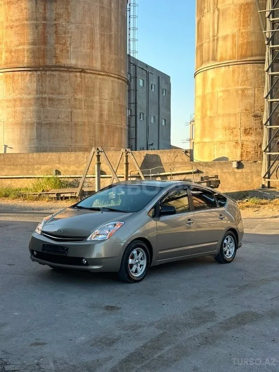 Toyota Prius — фото 1/4