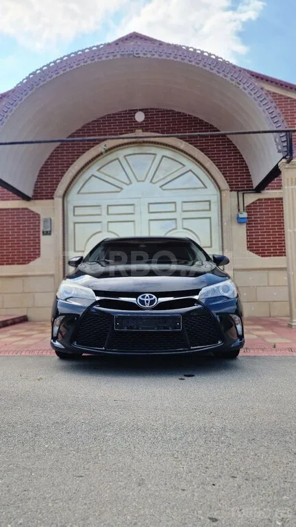 Toyota Camry — foto 1/4