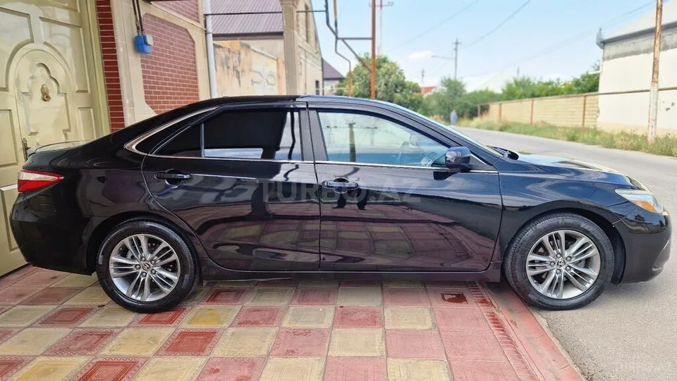Toyota Camry — foto 2/4