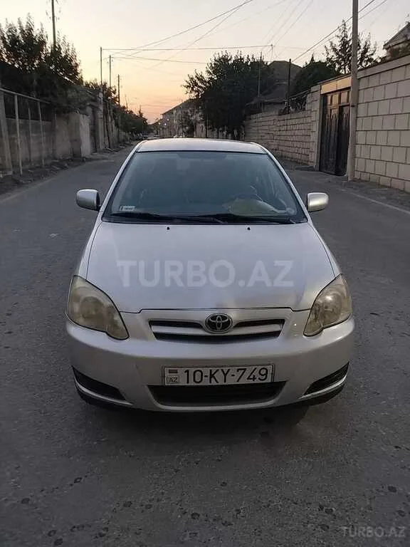 Toyota Corolla — foto 1/4