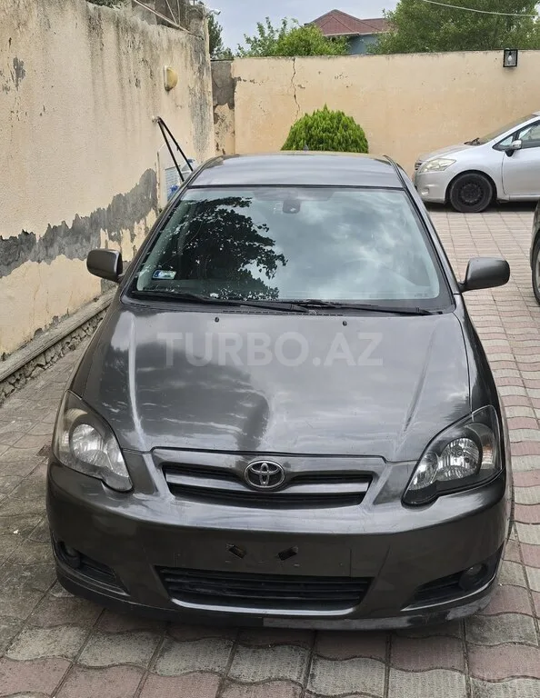Toyota Corolla — foto 1/4