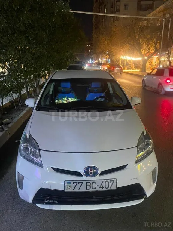 Toyota Prius — foto 1/4