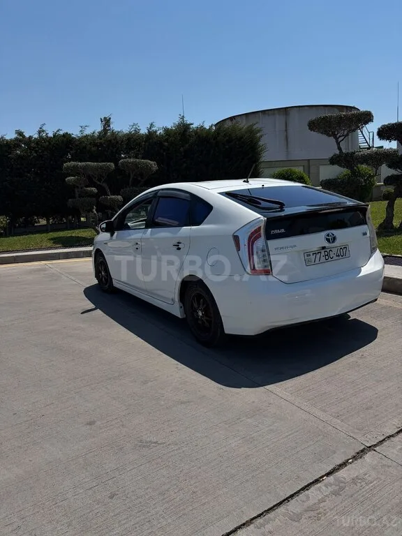 Toyota Prius — foto 3/4
