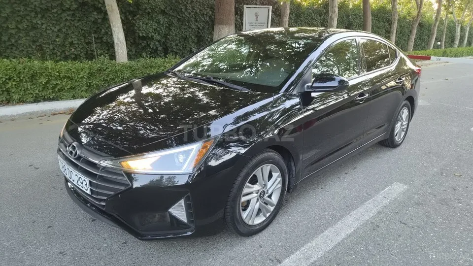 Hyundai Elantra — фото 3/4