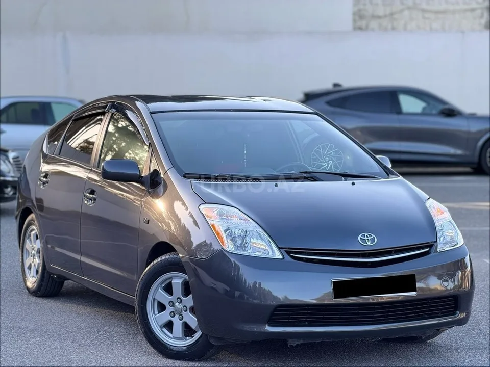 Toyota Prius — foto 1/4