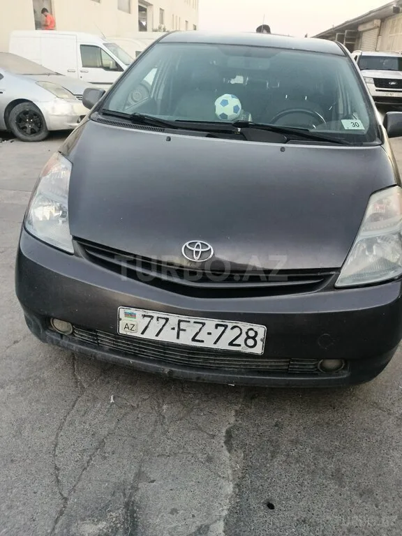 Toyota Prius — foto 1/4