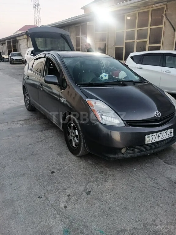 Toyota Prius — foto 4/4
