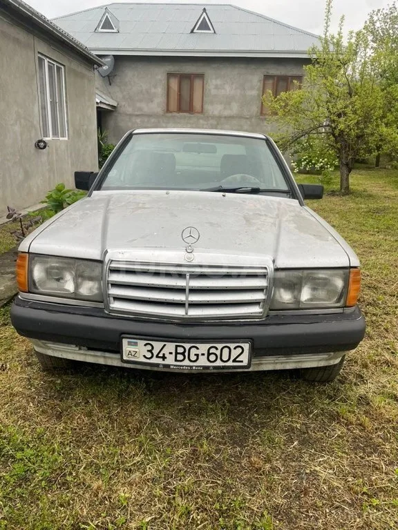 Mercedes E 220 — foto 1/4