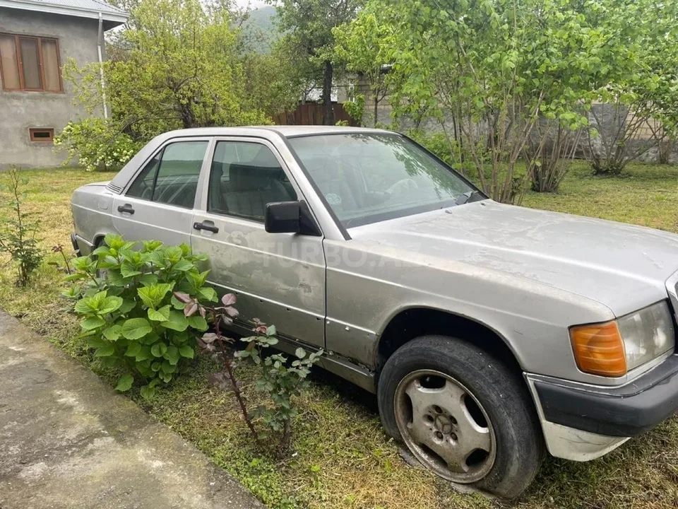 Mercedes E 220 — foto 2/4