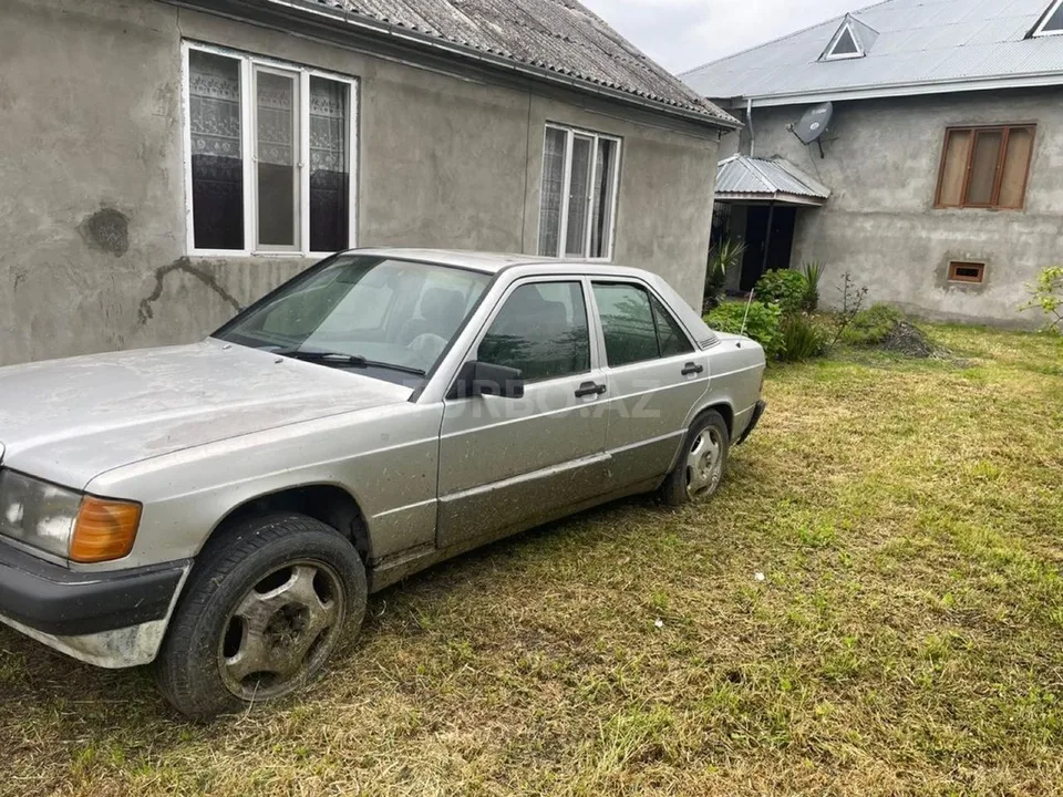 Mercedes E 220 — foto 4/4
