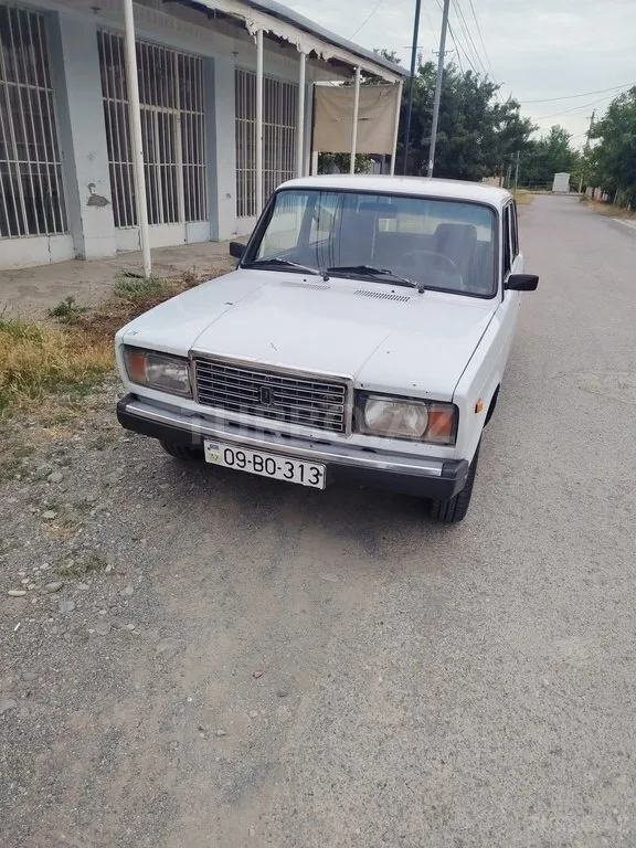 LADA (VAZ) 2107 — foto 1/4