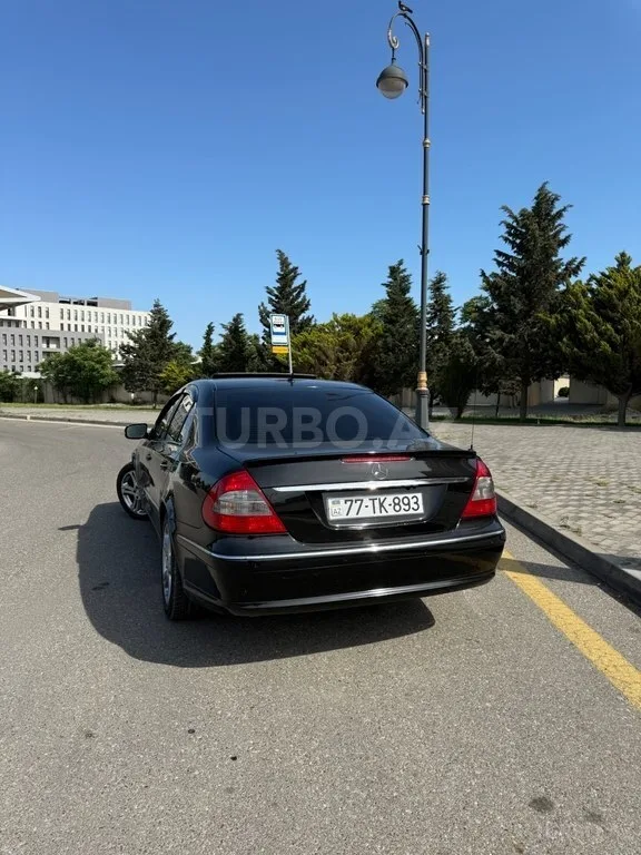 Mercedes E 220 — foto 3/4