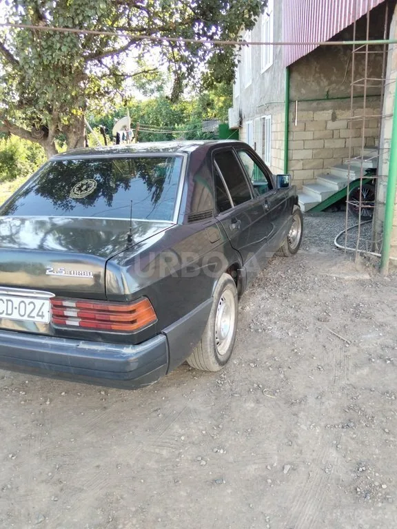 Mercedes 190 — foto 4/4