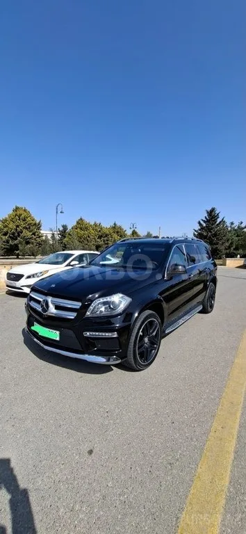 Mercedes GL 550 4MATIC — foto 1/4