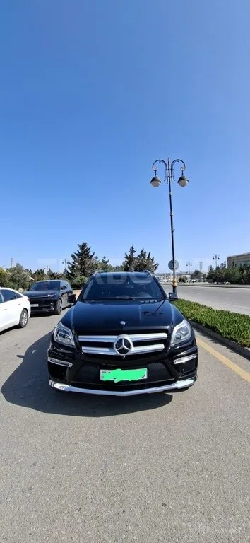 Mercedes GL 550 4MATIC — foto 3/4