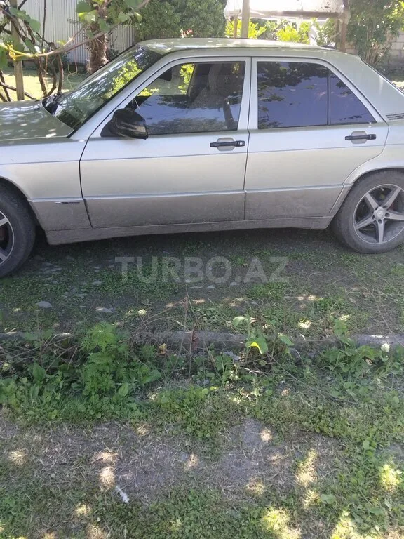 Mercedes 190 — foto 3/4