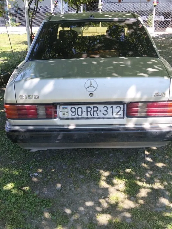 Mercedes 190 — foto 4/4