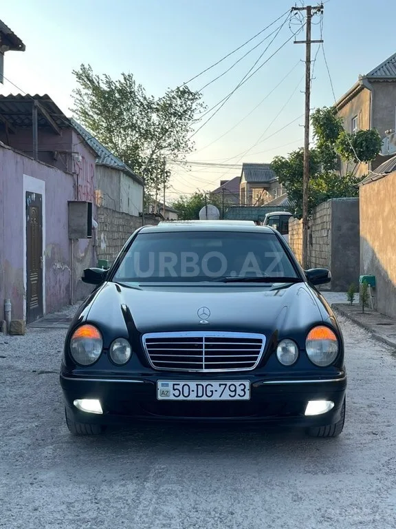 Mercedes E 320 — foto 1/4