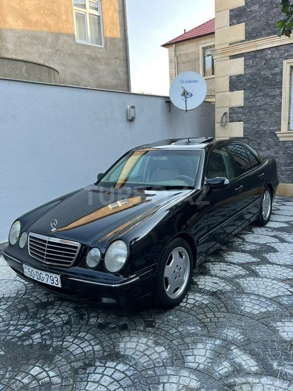 Mercedes E 320 — foto 3/4