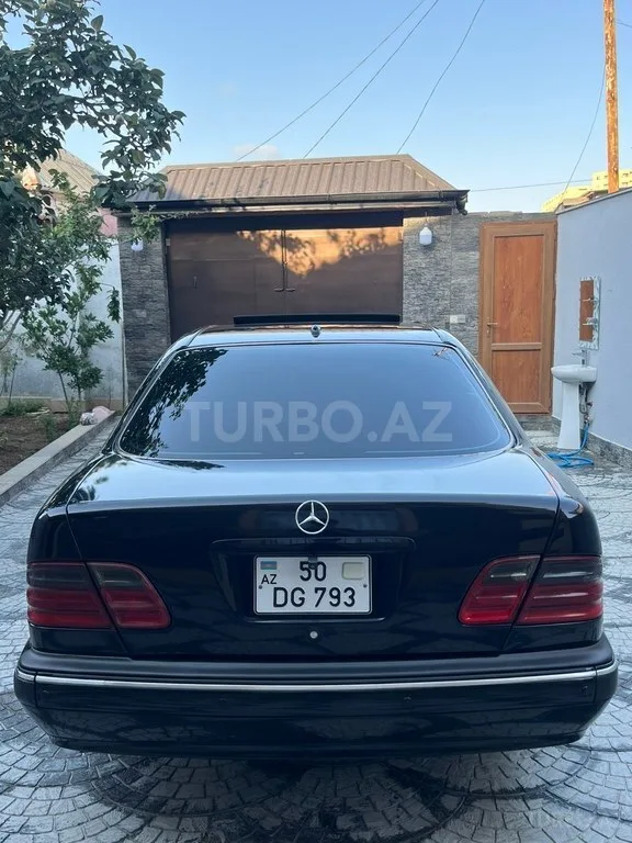 Mercedes E 320 — foto 4/4