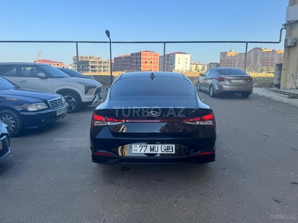 Hyundai Elantra — фото 2/4