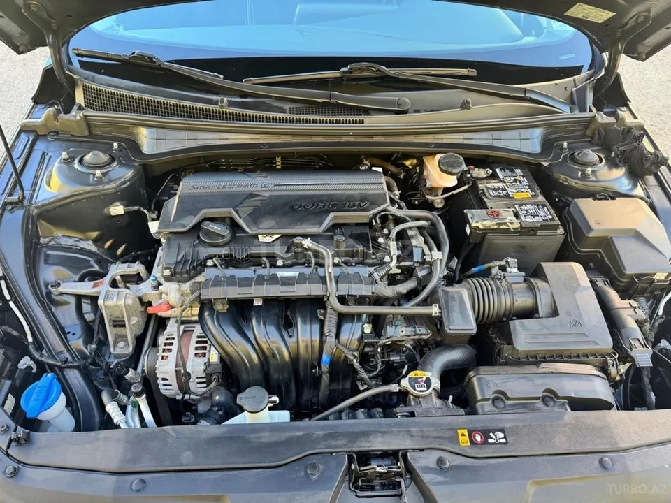 Hyundai Elantra — фото 4/4