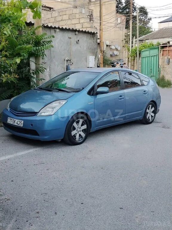 Toyota Prius — foto 1/4