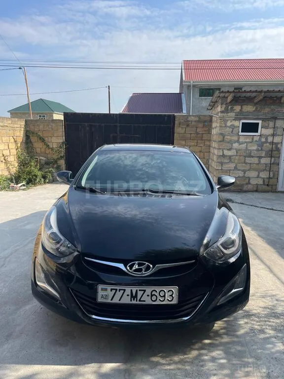 Hyundai Elantra — foto 1/4