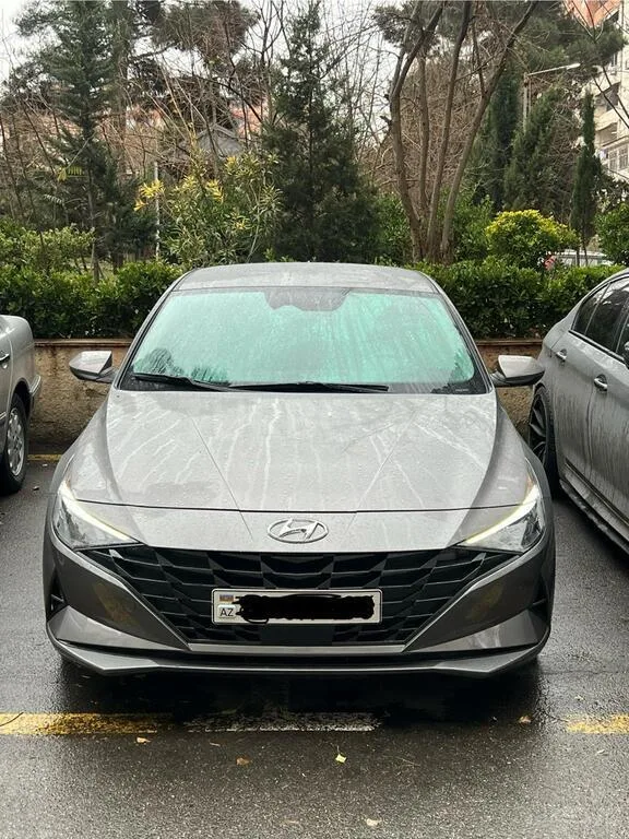 Hyundai Elantra — foto 2/4