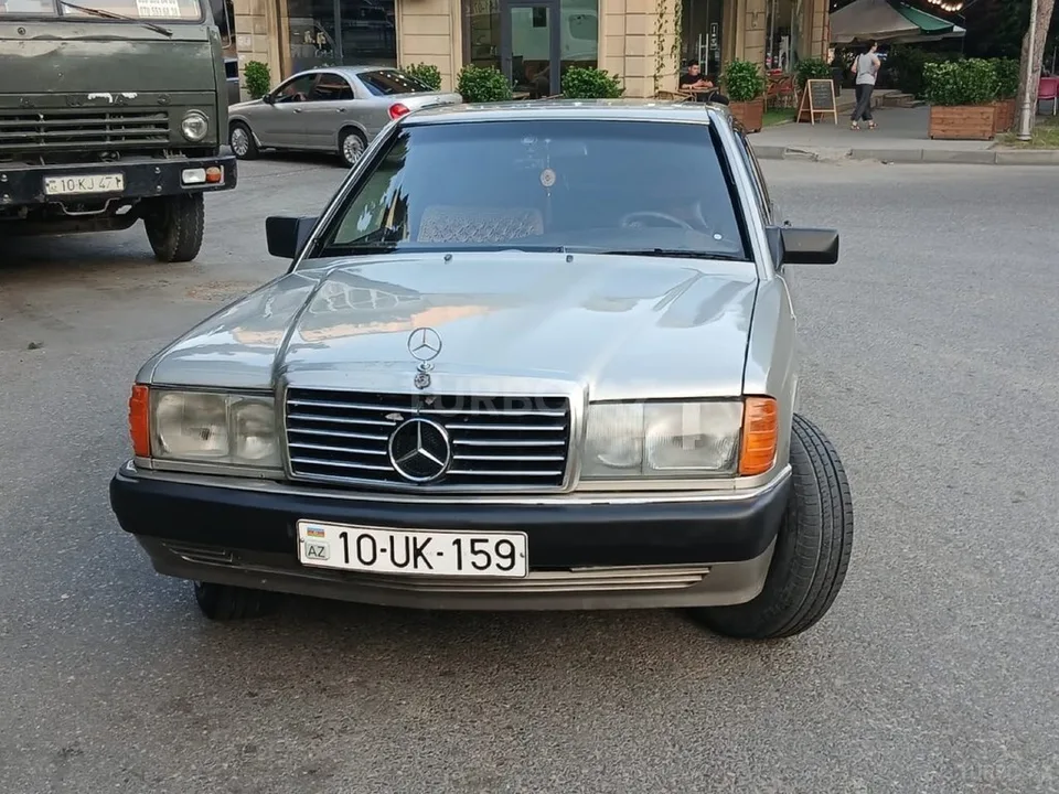 Mercedes 190 — foto 1/4