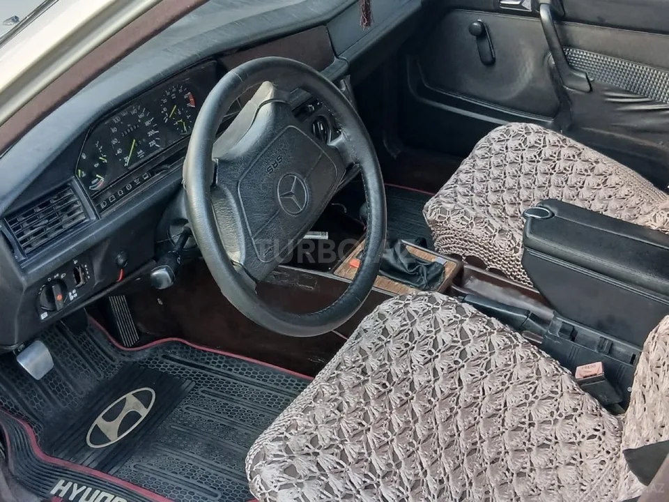Mercedes 190 — foto 3/4