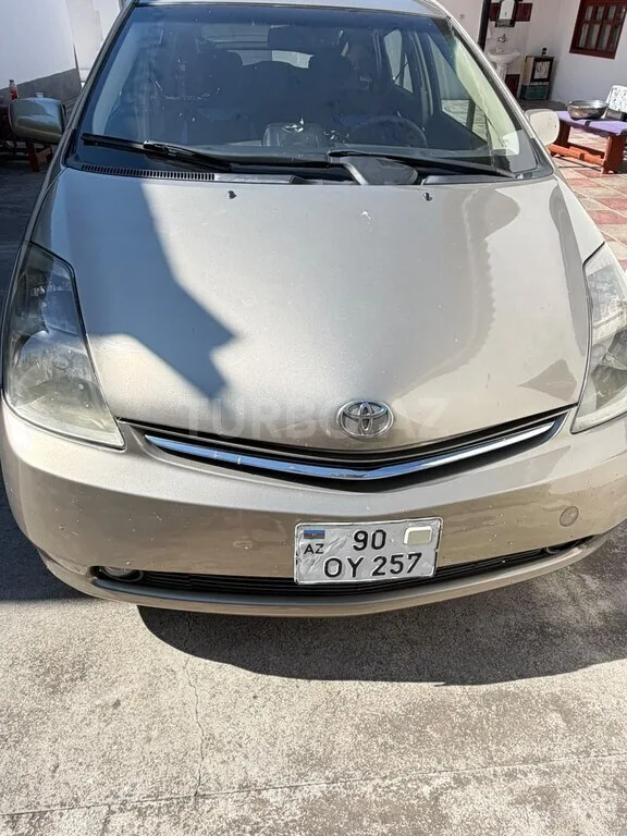 Toyota Prius — foto 1/4