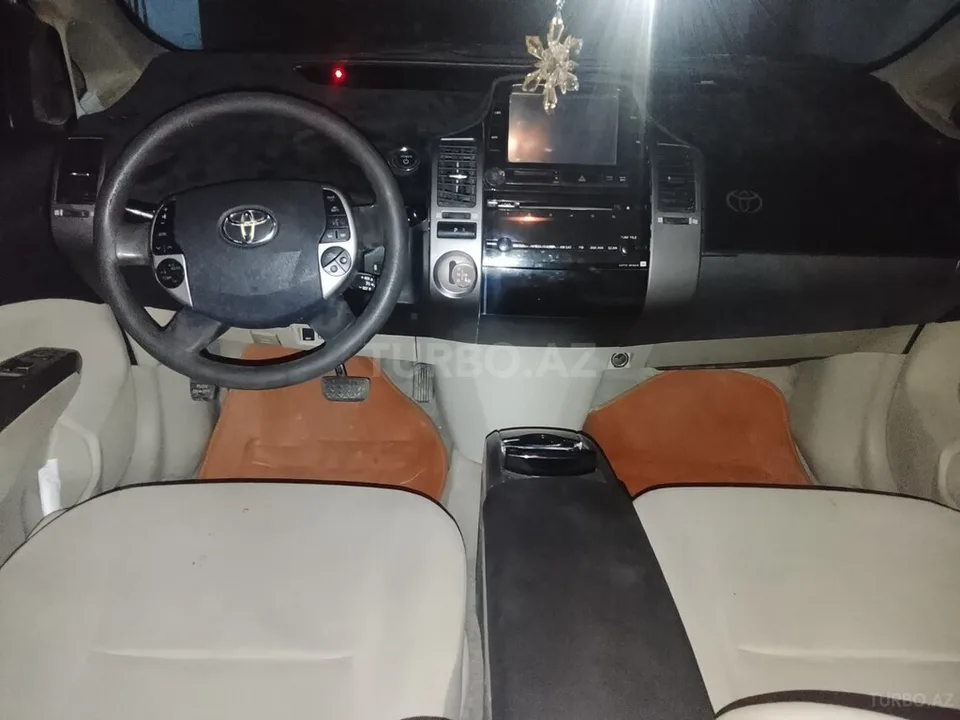 Toyota Prius — foto 3/4