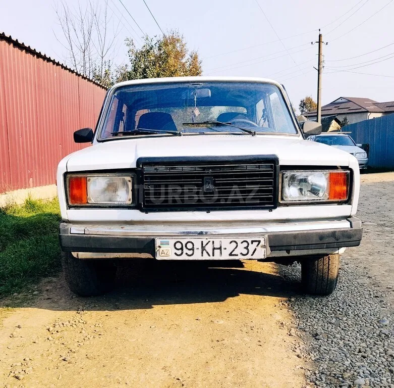 LADA (VAZ) 2107 — foto 1/4