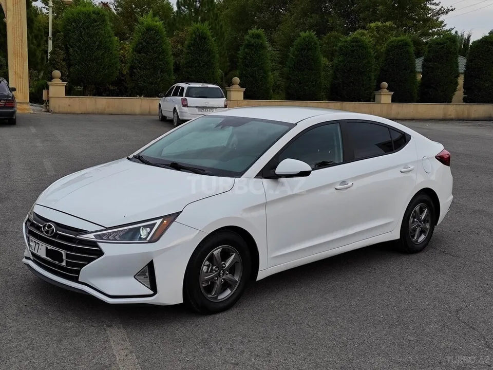 Hyundai Elantra — foto 4/4