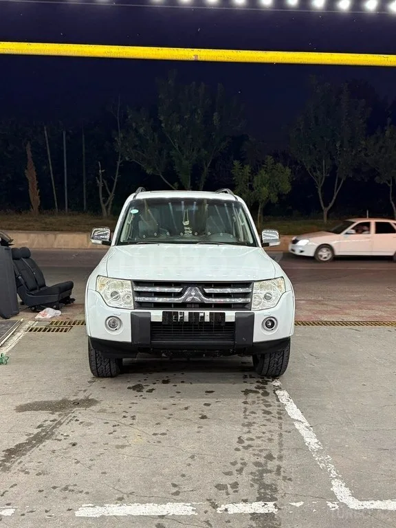 Mitsubishi Pajero — foto 1/4