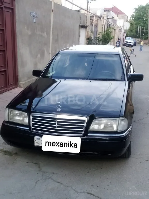 Mercedes C 180 — foto 1/4