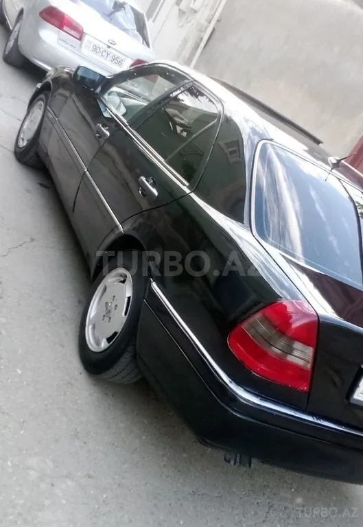 Mercedes C 180 — foto 3/4