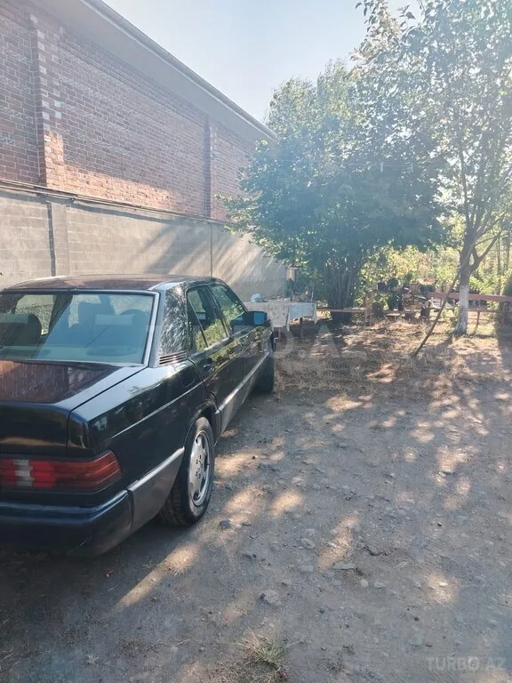 Mercedes 190 — foto 4/4