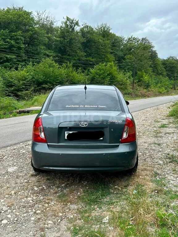 Hyundai Accent — foto 3/4
